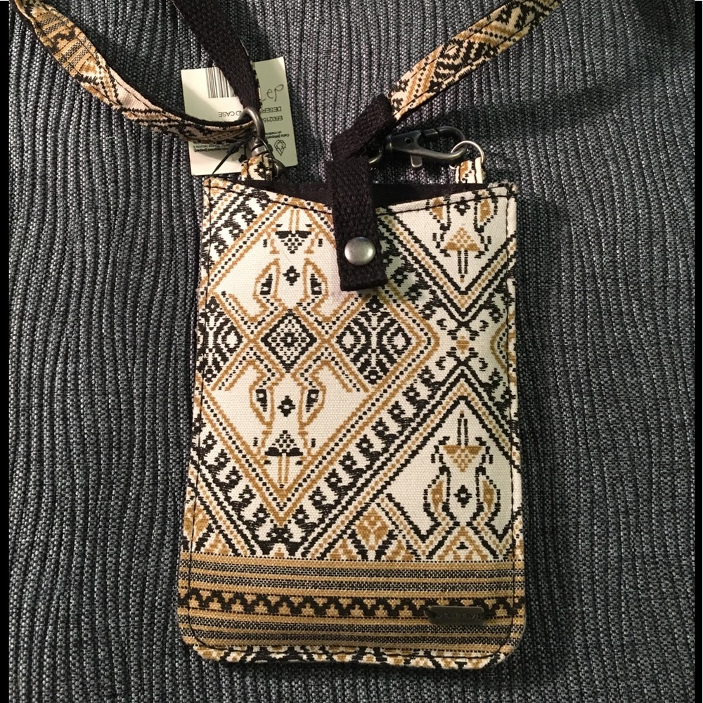 ⬇️PRICE DROP ⬇️Volcom long strap purse/phone case.